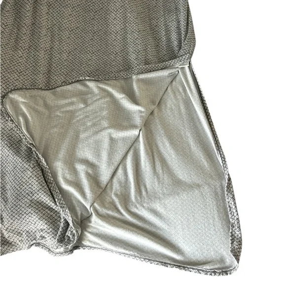 Elegant Gray Maxi Skirt with Side Slit - Picture 4 of 4